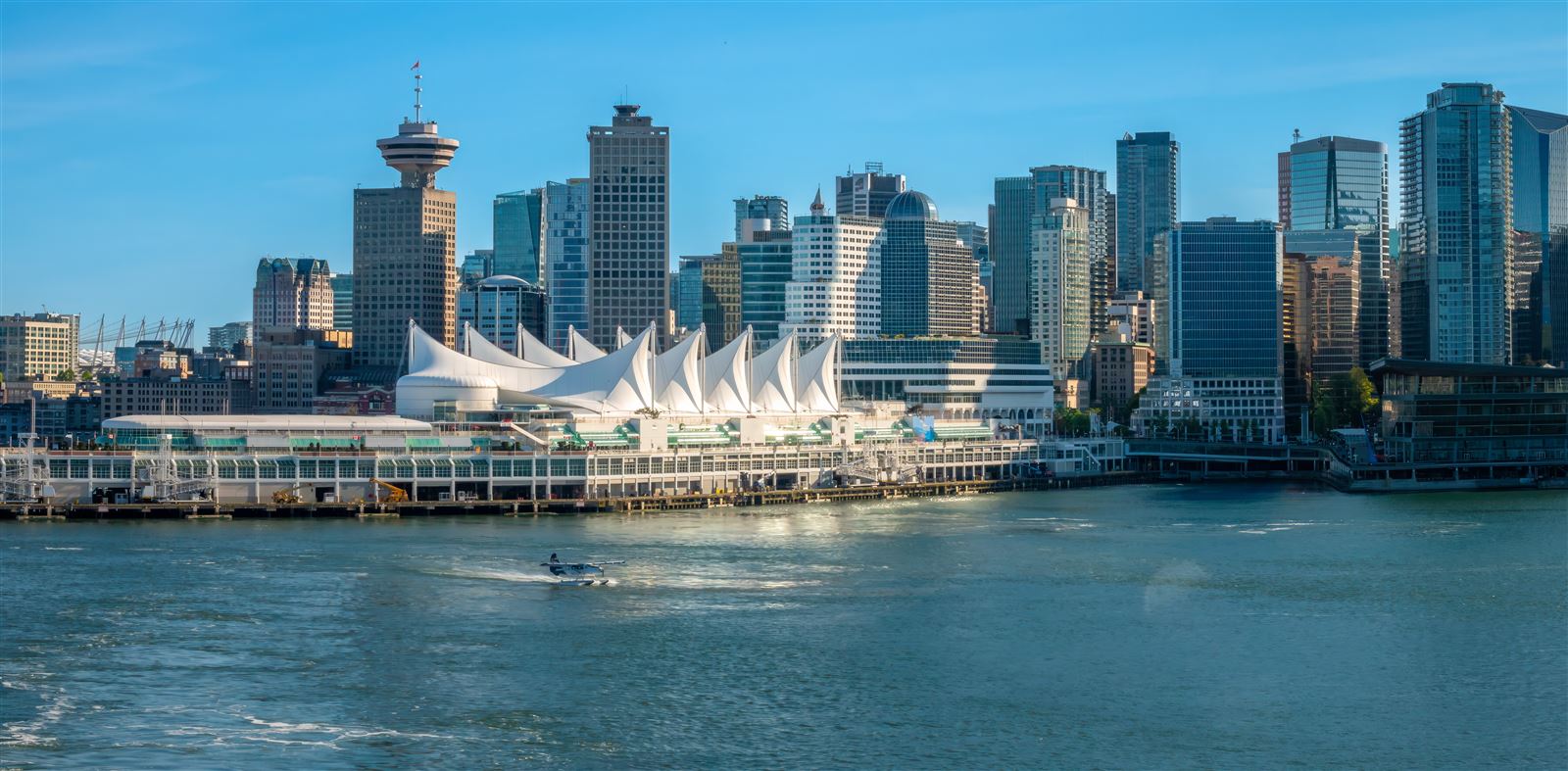 The Vancouver skyline with mountains representing the local physiotherapy market